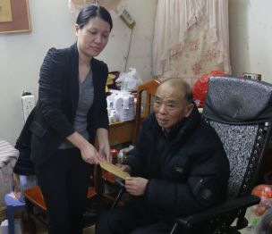公司黨委走訪困難老黨員 公司黨委走訪困難老黨員