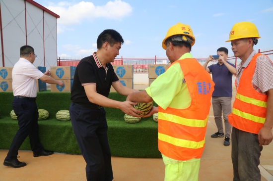 南旅建工集團(tuán)董事長陳皓等赴我司工地慰問 南旅建工集團(tuán)董事長陳皓等赴我司工地慰問